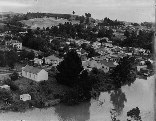 Warkworth-Long_range_view_of_a_town_circa-1940_CMS